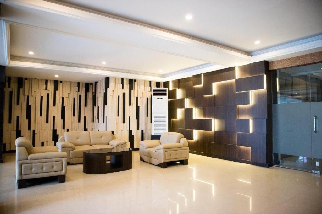 Karlita Hotel Tegal Екстер'єр фото