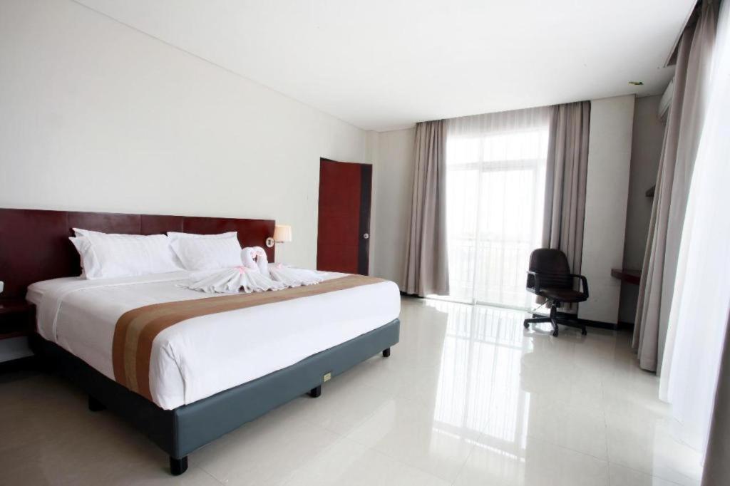 Karlita Hotel Tegal Екстер'єр фото