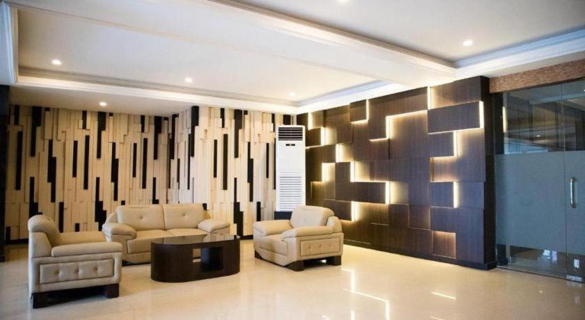 Karlita Hotel Tegal Екстер'єр фото