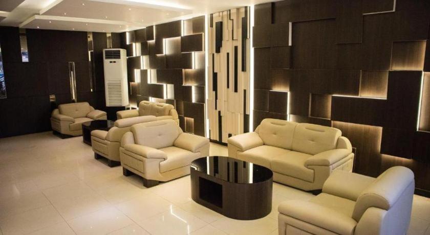 Karlita Hotel Tegal Екстер'єр фото