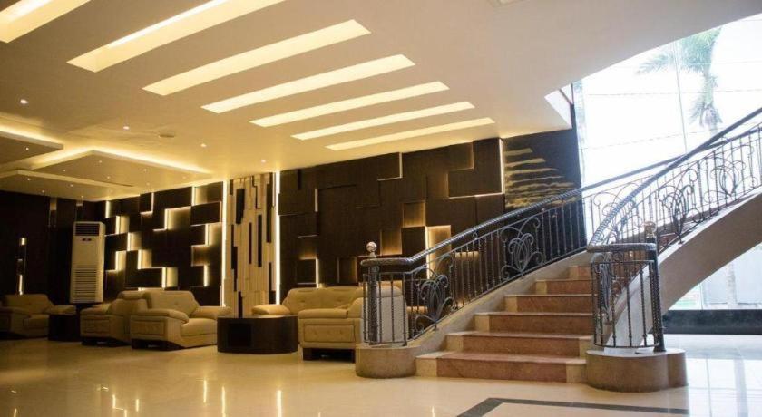 Karlita Hotel Tegal Екстер'єр фото