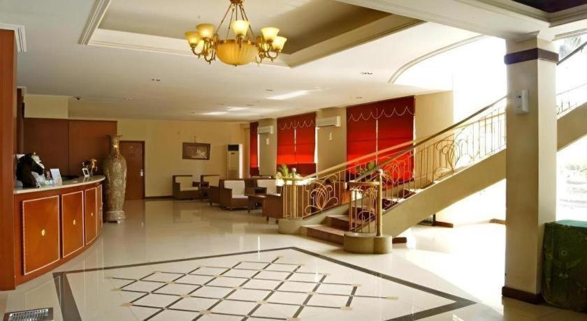 Karlita Hotel Tegal Екстер'єр фото
