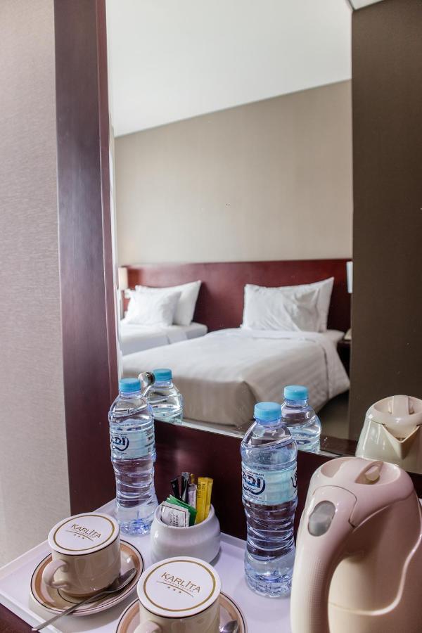 Karlita Hotel Tegal Екстер'єр фото